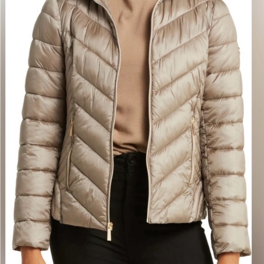MICHAEL KORS Packable Puffer Jacket Size
Medium (8-10) NWT - Picture 14 of 15